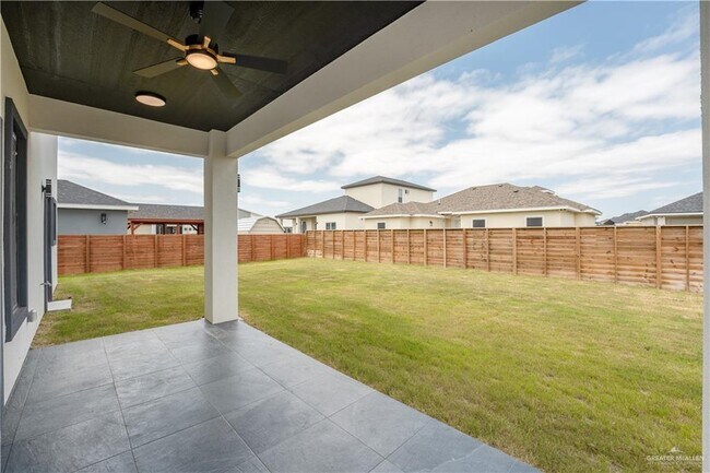 Building Photo - 1711 Lago Delton