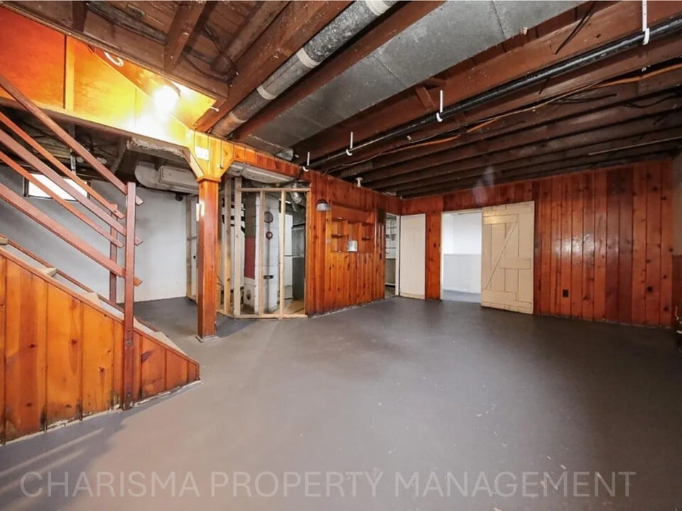 Building Photo - 1330 W 14th St