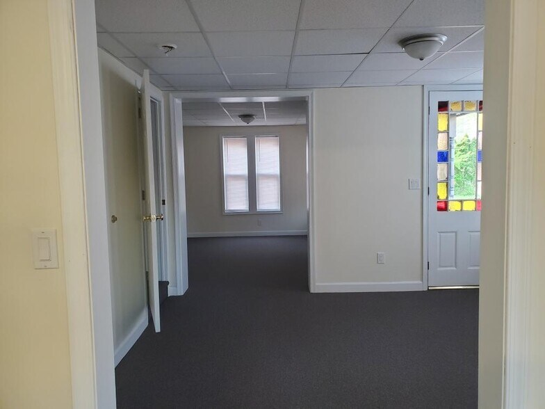 Building Photo - 21 Dubois St