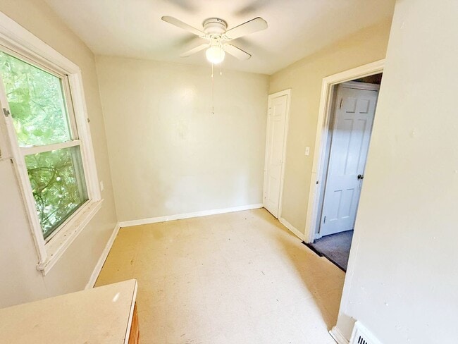 Building Photo - 3 BED 1 BATH BEAUTIFUL SINGLE FAMILY HOME
