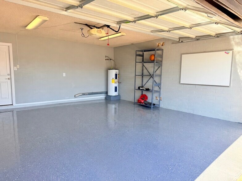 Building Photo - 1056 E Carter Dr