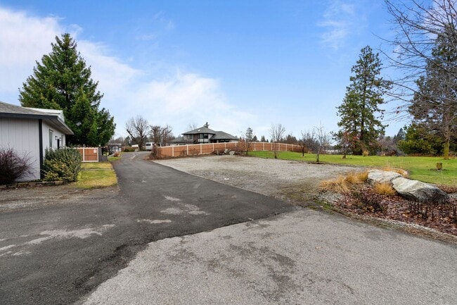 Building Photo - Stunning Home and Three Bay Shop Along Spo...