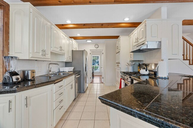 Building Photo - 5382 Kings Park Dr