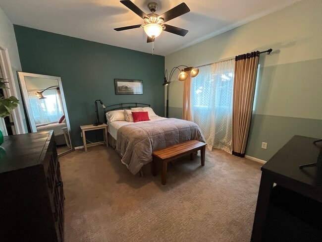 Building Photo - Fantastic Townhome in Loveland