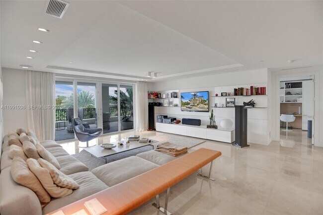 Building Photo - 3535 Hiawatha Ave