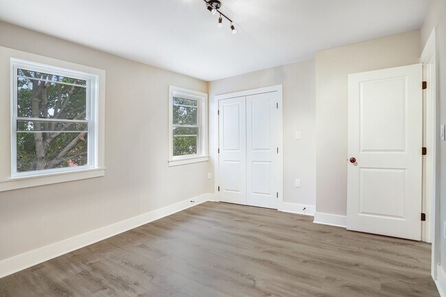 Building Photo - 1526 2nd St SW