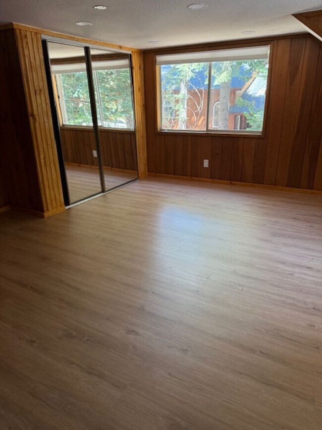 Building Photo - 3Bd 2Ba home located in a quiet neighborho...