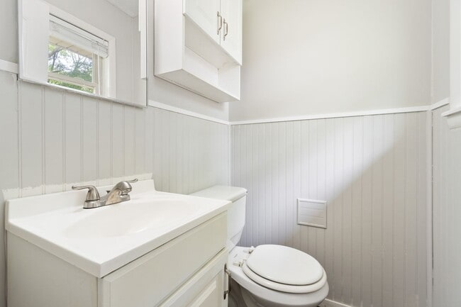 Building Photo - 2119 N 55th Pl