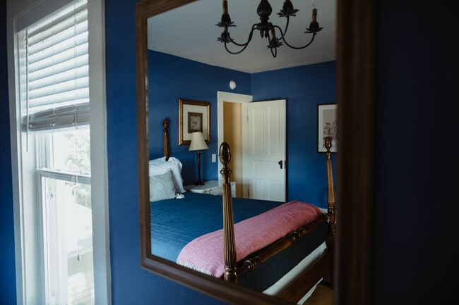 Building Photo - 108 W 6th St