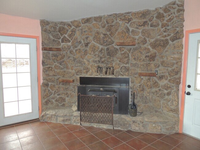 Building Photo - 831 26 Rd