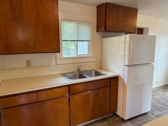 Building Photo - Cute 1 bedroom 1 bathroom house in Eugene!