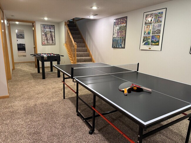 Building Photo - 202 NW Sharmin Dr