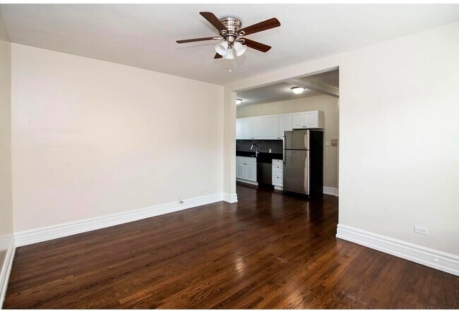 Building Photo - 3819 1/2 N Greenview Ave