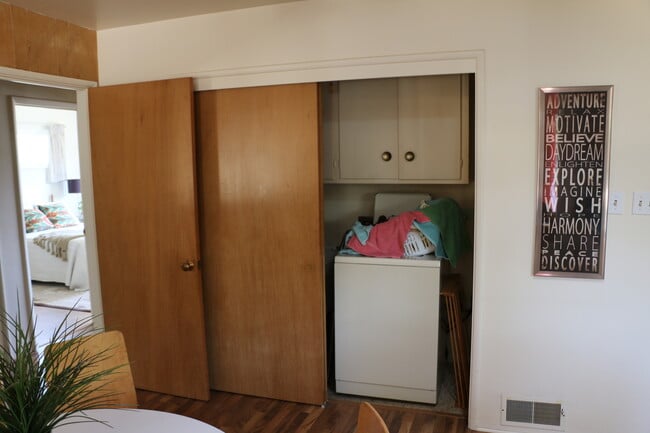 Building Photo - 2000 sq feet 5 bed 3 bath home close to Poly!!