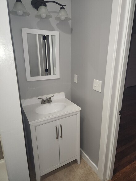 Building Photo - 3916 Clark Ave