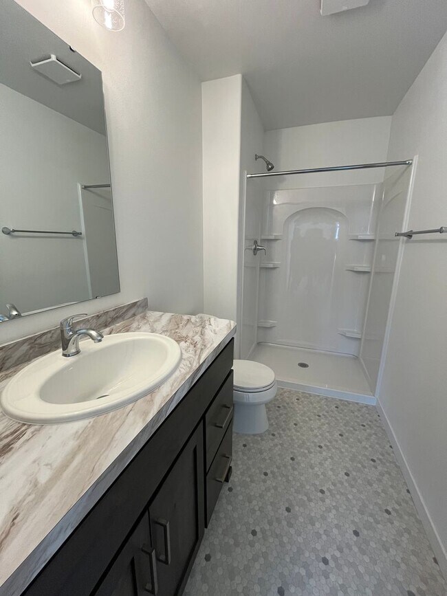 Building Photo - 3 Bed 3 Bath Townhome