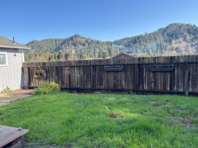Building Photo - Pet-Friendly 2BD/1BA Home in Rio Dell!