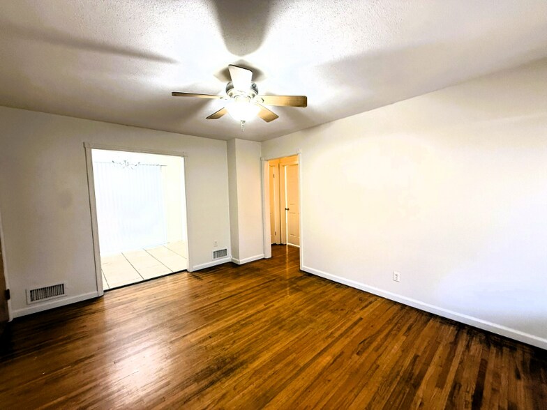 Building Photo - 1114 S Waverly St