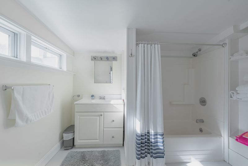 Building Photo - 396 Preble St