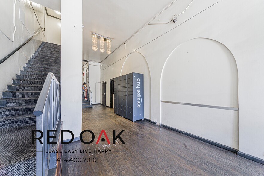Building Photo - 5849 Sunset Blvd