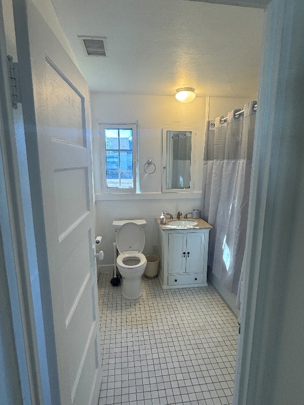 Building Photo - 814 Encino Ln