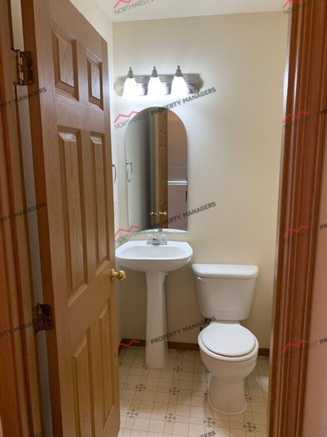 Building Photo - r95