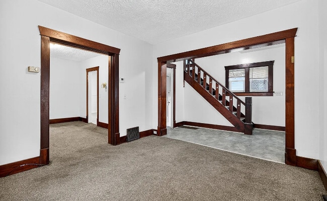 Building Photo - 2128 6th St SW