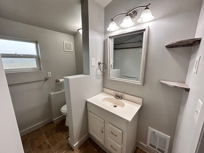 Building Photo - Charming 4 Bed, 2 Bath Home in Spokane Valley!