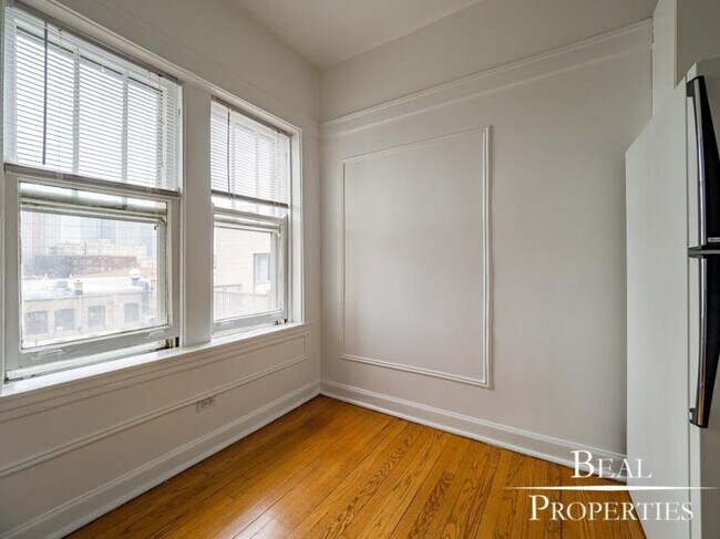 Building Photo - 1 bedroom in CHICAGO IL 60613