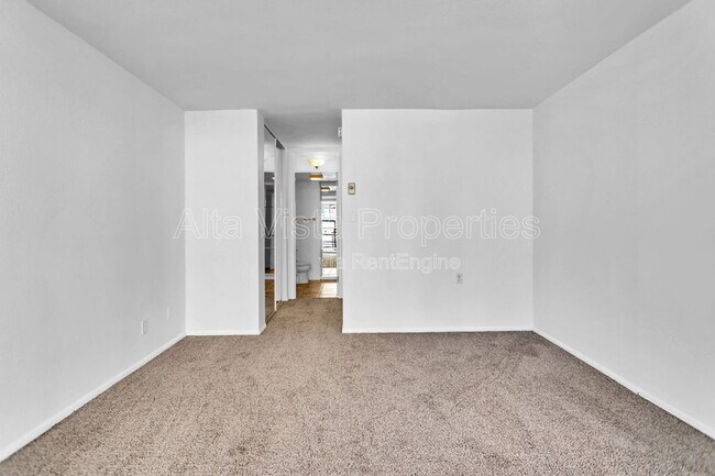 Building Photo - 3916 Riviera Dr