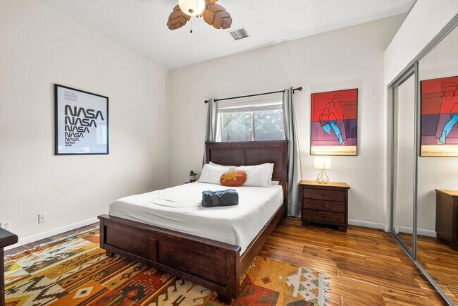 Building Photo - 53180 Avenida Mendoza