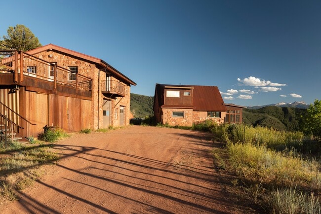 Building Photo - 2800 Cedar Dr