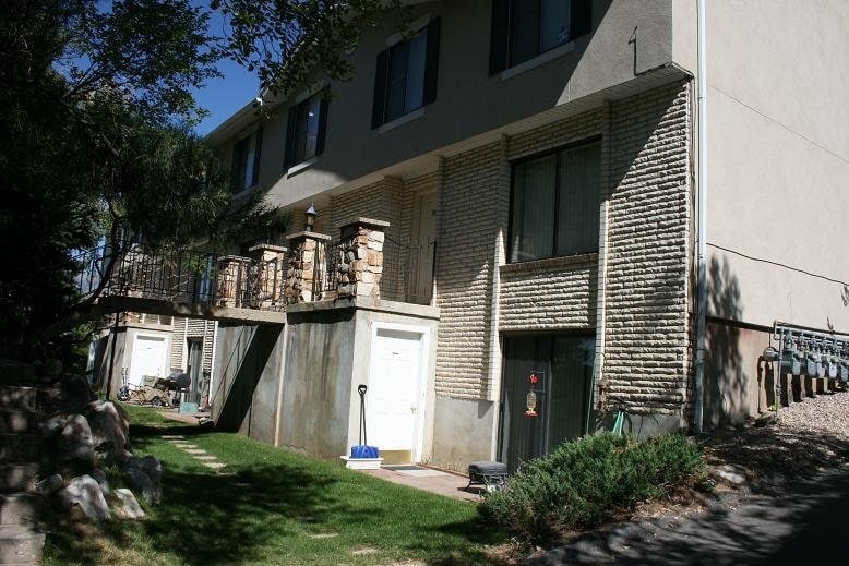 Building Photo - 722 East Side Dr