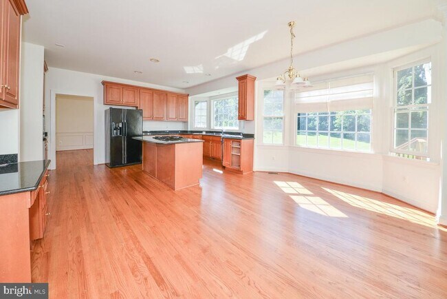 Building Photo - 855 Charwhit Ct