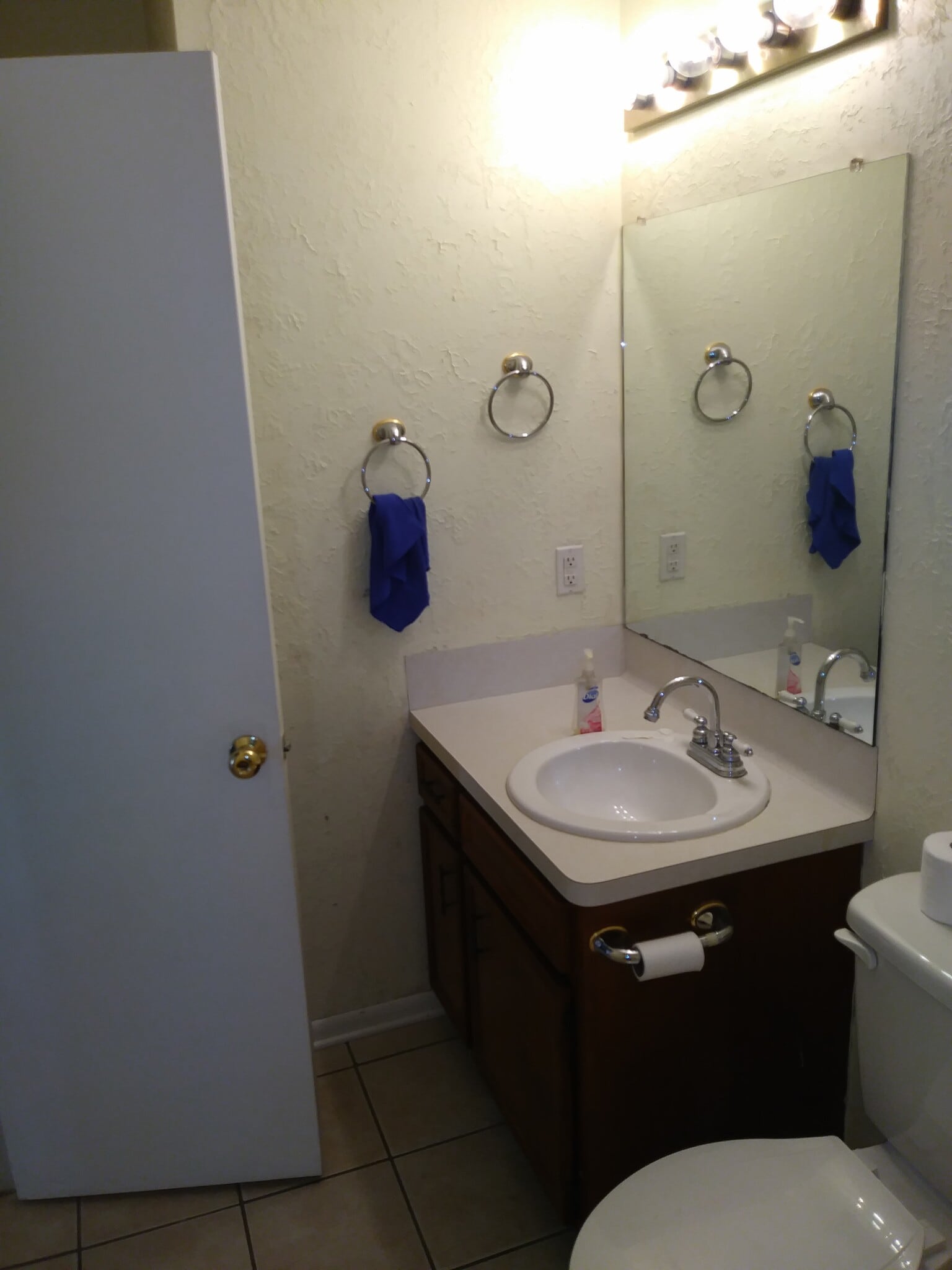 2nd bathroom - 617 Hardy Ave