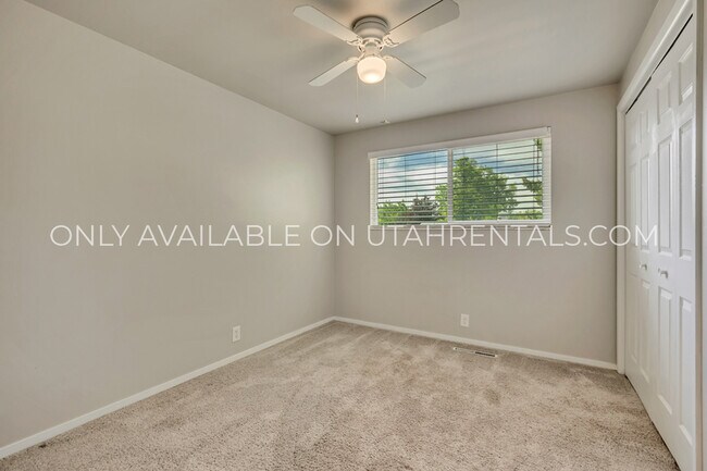 Building Photo - 786 E 350 N