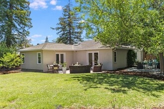 Building Photo - 831 Bruce Dr