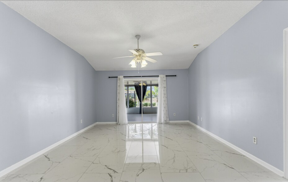 Building Photo - 14626 Falling Waters Dr