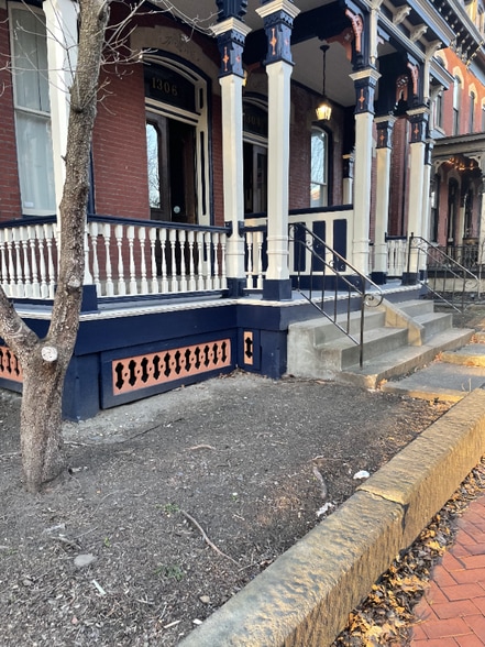 Building Photo - 1304 Liverpool St