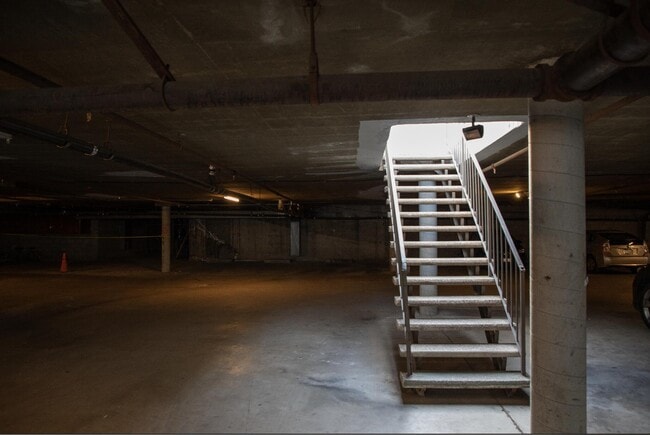 Building Photo - 1400 E Palm Canyon Dr