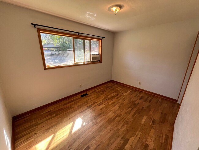 Building Photo - 247