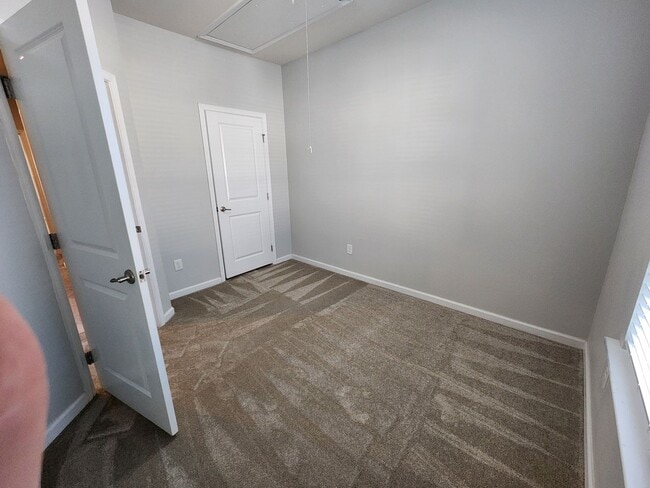 Building Photo - 4 Bedroom Cary Townhome! Great Location, N...