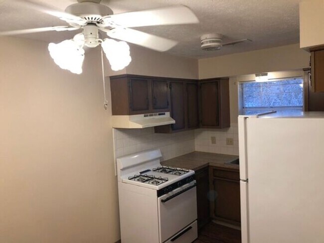 Building Photo - Wilmich Apartments, Akron OH - 1bed/1bath
