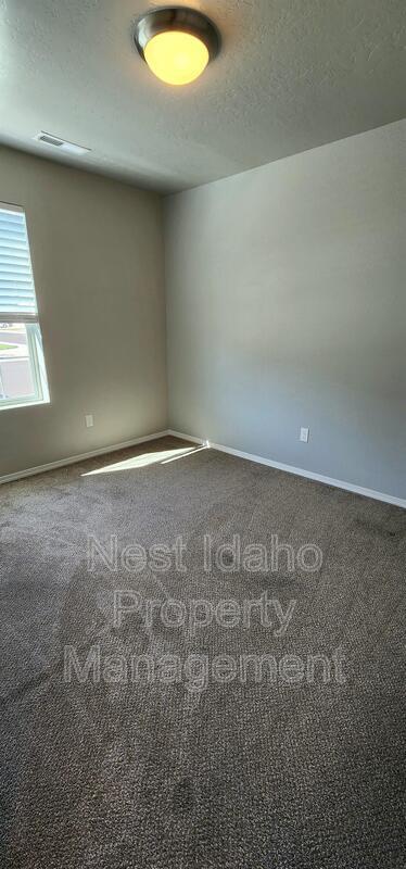 Building Photo - 2316 N Mountain Ash Ave