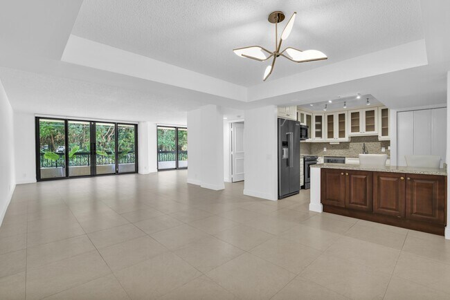 Primary Photo - 277 N Ocean Blvd