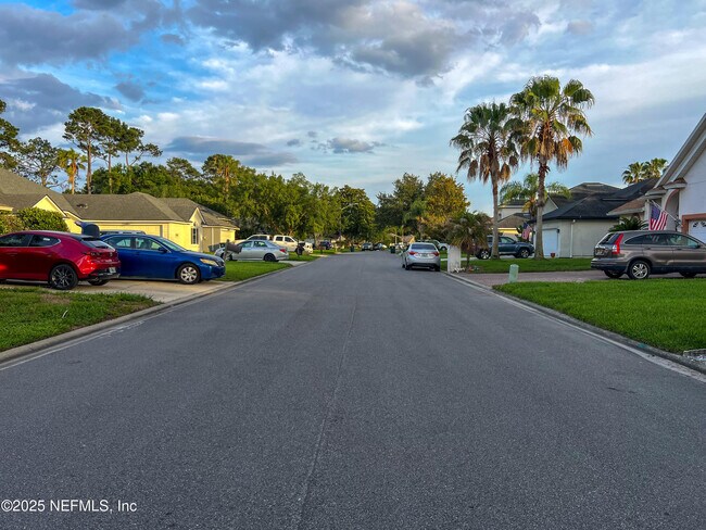 Building Photo - 1704 Tall Tree Dr E