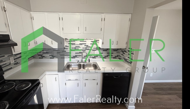 Building Photo - Freshly Updated and Ready to Move In!