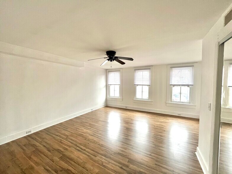 Building Photo - 448 N Queen St