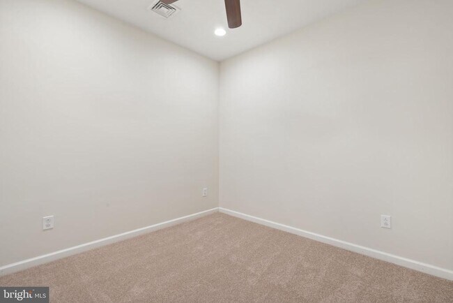 Building Photo - 118-20 Richmond St