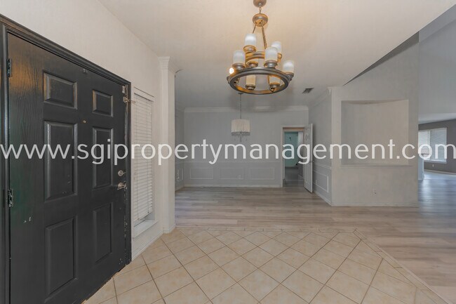 Building Photo - 6001 Pinwood Cir